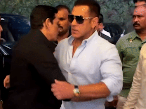 Prem Kitanu Screening Mumbai | Salman Khan Spotted With Veer Pahadiya