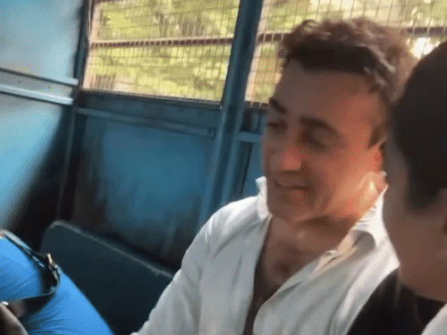 आमिर खान की भांजी के साथ पुलिस ने की बर्बरता:वीडियो जारी कर दिखाए चोट के कई निशान, प्रोटेस्ट से इमरान खान के साथ डिटेन हुई थीं